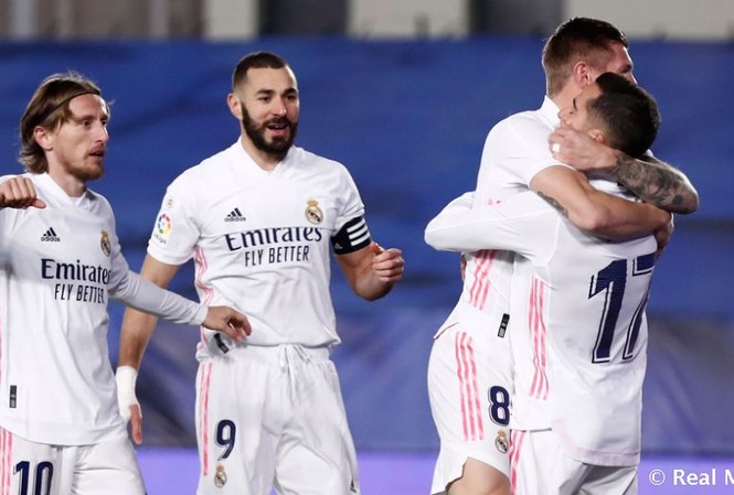 Hủy diệt đối thủ chiếu dưới, Real giải tỏa áp lực Benzema góp 2 bàn giúp Real vùi dập Alaves
