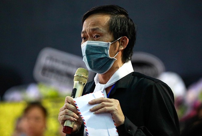 Nghẹn lòng bài thơ Hoài Linh tiễn biệt Chí Tài được đọc trong tang lễ tại Mỹ Nghẹn lòng bài thơ Hoài Linh tiễn biệt Chí Tài được đọc trong tang lễ tại Mỹ