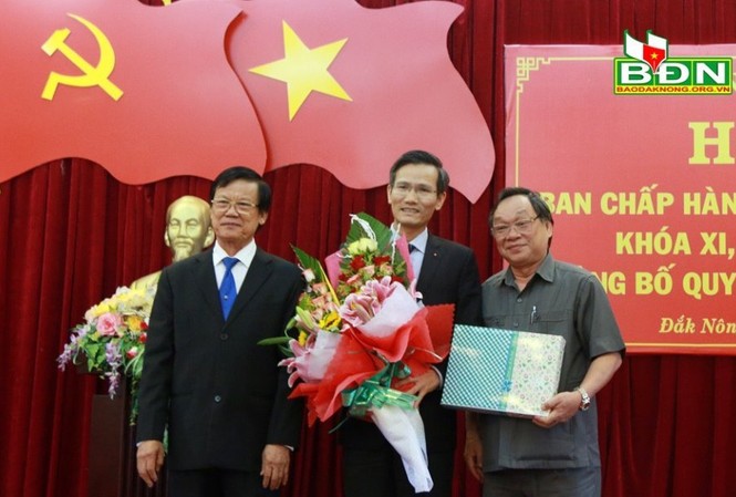Công bố quyết định của Ban Cán sự Đảng Chính phủ về công tác cán bộ Đồng chí Hà Ban, Phó Trưởng Ban Tổ chức Trung ương và đồng chí Lê Diễn Bí thư Tỉnh ủy Đắk Nông trao quyết định và chúc mừng đồng chí Cao Huy nhận nhiệm vụ mới.