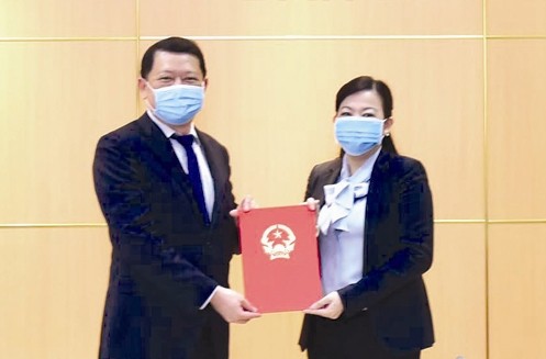 Văn phòng Quốc hội bổ nhiệm nhân sự mới Ủy viên Trung ương Đảng, Trưởng ban Dân nguyện Nguyễn Thanh Hải trao quyết định bổ nhiệm cho Vụ trưởng Vụ Dân nguyện Lò Việt Phương