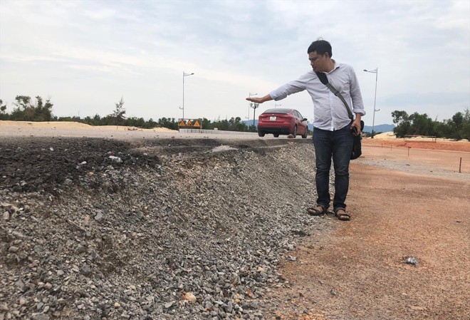 Sau 1 năm hoàn thành, cầu nghìn tỷ Nhật Lệ vẫn chưa thông Cao độ giữa đường nối cầu Nhật Lệ II với đại lộ Võ Nguyên Giáp vênh nhau hơn 70 cm