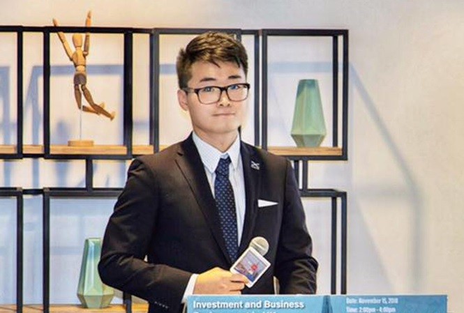 Vì sao nhân viên lãnh sự quán Anh ở Hong Kong bị bắt Simon Cheng Man-kit Ảnh: Guardian
