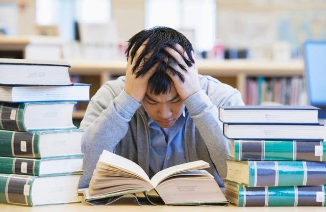 Vài tháng nữa nghỉ hưu cũng đi… bồi dưỡng Ảnh minh họa