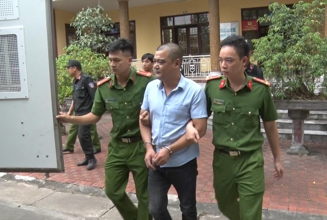 Lật mặt ông trùm băng nhóm ăn chặn dịch vụ hỏa táng hơn cả Đường 'Nhuệ' Công an Nam Ðịnh bắt giữ Trần Ðại Thủy Ảnh: Hoàng Long