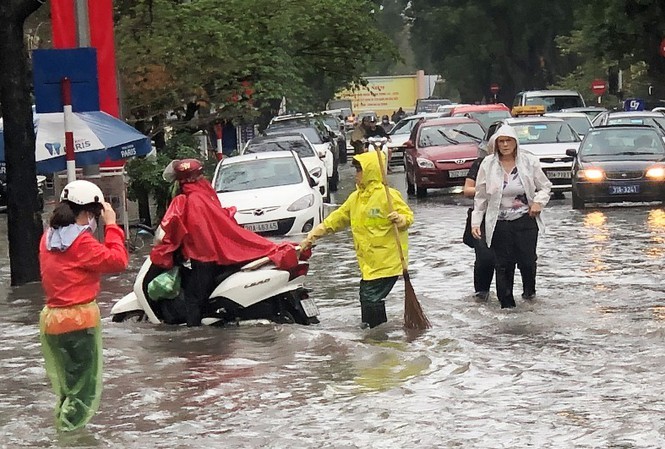 Sử dụng ngân sách để thanh toán dịch vụ công ở Hà Nội Sử dụng ngân sách để thanh toán dịch vụ công ở Hà Nội