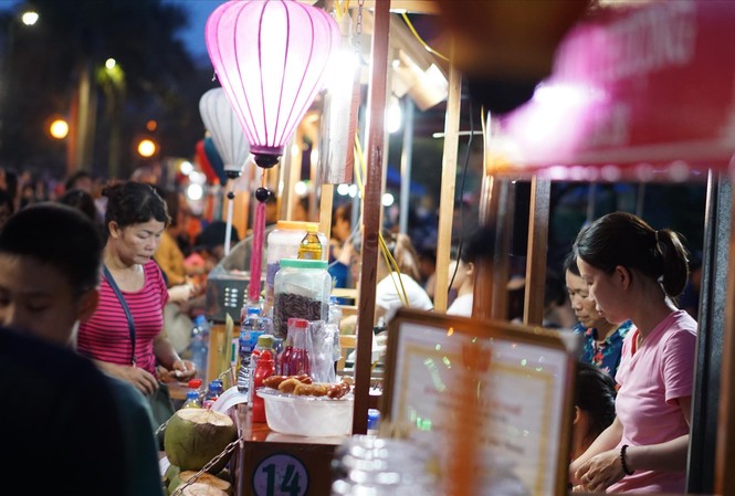 Phố đi bộ Trịnh Công Sơn: Tồn tại hay… thôi? Khu vực ẩm thực Tây Hồ biến mất khỏi không gian đi bộ Trịnh Công Sơn. Ảnh: NGUYÊN KHÁNH