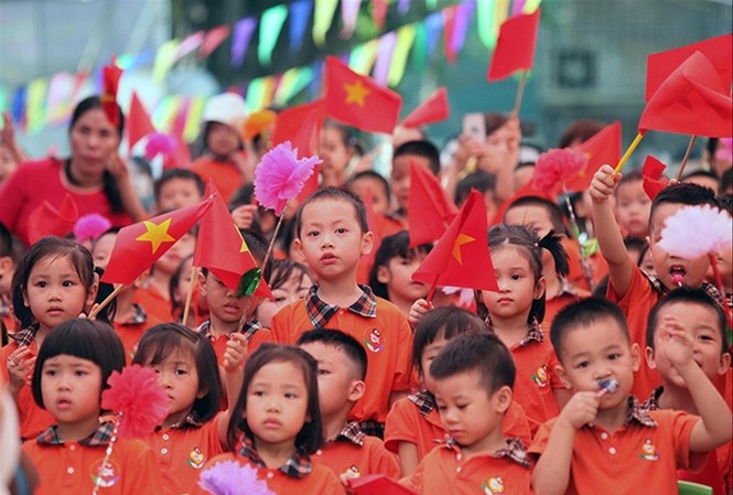Nếu lạm thu sẽ làm méo mó hình ảnh người thầy Lấy học sinh làm trung tâm, vì học sinh trong ngày khai giảng chứ không phải vì khách VIP