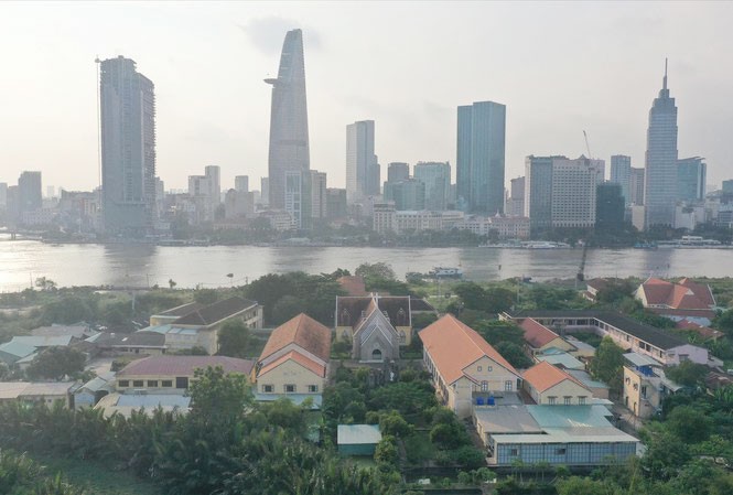Chính sách quản lý bất cập: Vì đất, mất cán bộ Khu đô thị mới Thủ Thiêm hướng về trung tâm quận 1, TPHCM. Ảnh: PV