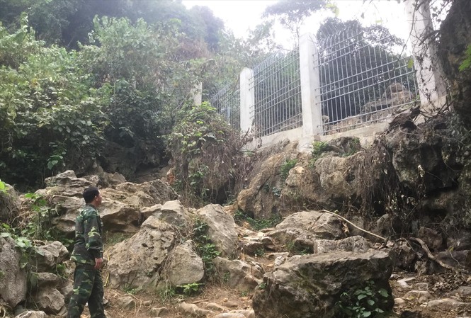 Lạng Sơn căng mình đối phó Hàng rào ngăn hàng lậu ở khu vực Hang Dơi, Thác Ném. Ảnh: Duy Chiến