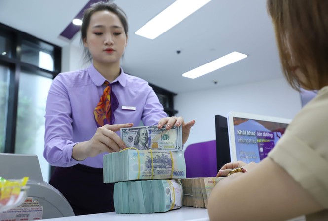 Moody’s điều chỉnh triển vọng tín nhiệm của Việt Nam: Có đáng lo ngại? Việc Việt Nam bị xếp hạng tín nhiệm thấp sẽ ảnh hưởng đến vay nợ quốc tế của nhiều doanh nghiệp và cả Chính phủ. Ảnh: Như Ý