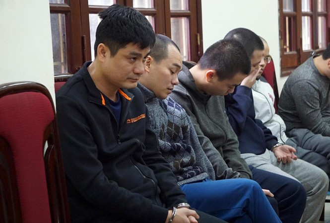 Đường dây đánh bạc qua mạng giao dịch gần nghìn tỷ đồng Phí Văn Huấn (chủ mưu, trái ảnh) cùng đồng phạm tại cơ quan công an