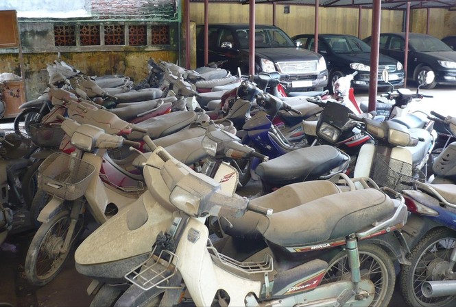CSGT Hà Nội: Thủ tục xử lý phương tiện quá rườm rà Bãi tạm giữ xe vi phạm Hà Đông đang quá tải, nhiều ô tô phủ bụi.
Ảnh: T.Đảng