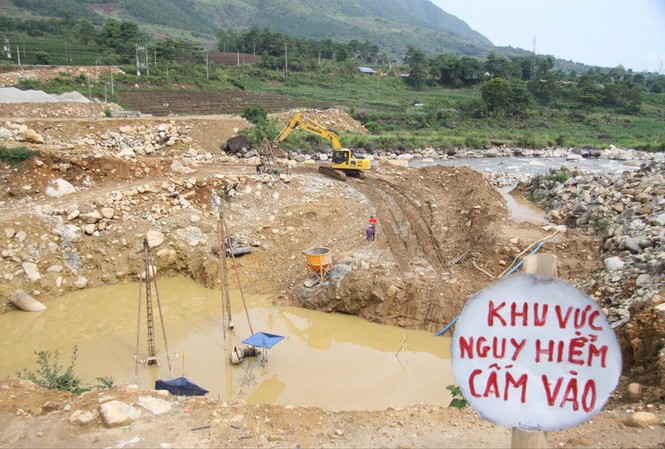 Chính quyền đang làm ngơ với công trình thủy điện vi phạm ở Lai Châu? Thủy điện Chu Va 2 chưa được cấp phép vẫn tận thu vật liệu xây dựng