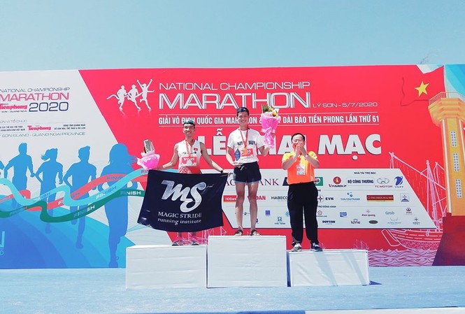 Tiền Phong Marathon 2020: Ấn tượng mạnh về khả năng tổ chức VĐV Đặng Anh Quyết vô địch nam phong trào