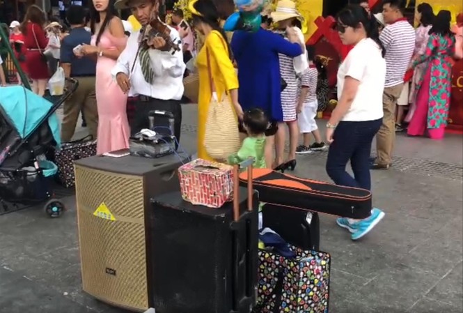 Bất lực với ô nhiễm tiếng ồn: Khổ hơn tra tấn Loa kẹo kéo, quán nhậu gây tiếng ồn trên nhiều tuyến đường ở TPHCMẢnh: Uyên Phương