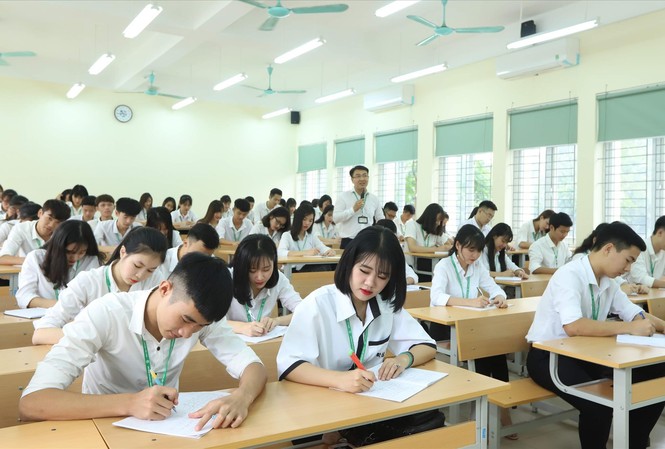 Tự chủ Đại học: Nỗi lo học phí tăng Tự chủ đại học kèm theo nỗi lo học phí tăng đối với sinh viên
Ảnh: Diệp An