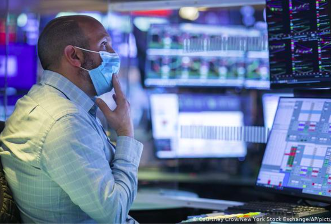 Thị trường 2021: Giới đầu tư kỳ vọng gì? Giới đầu tư kỳ vọng vào sự phục hồi kinh tế sau khi thế giới đã có vắc-xin COVID-19
ảnh: AP