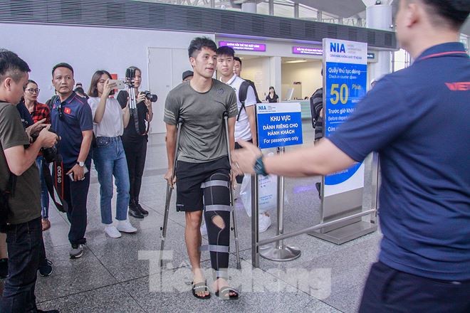 'Bão' chấn thương đe dọa tuyển Việt Nam Trung vệ Đình Trọng