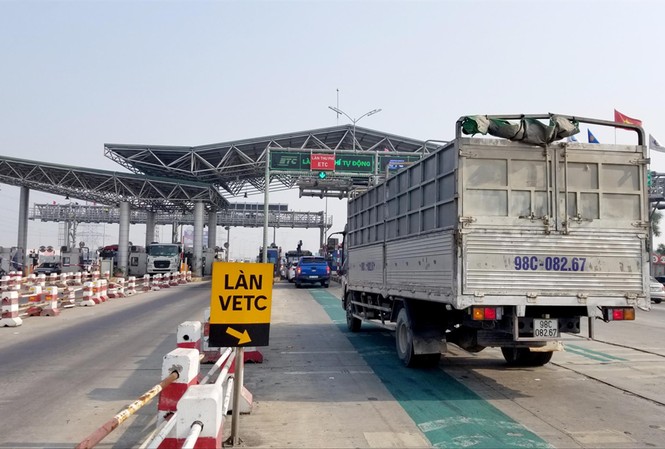 Chậm thu phí tự động do... “nhiều vướng mắc” Còn nhiều trạm thu phí chưa triển khai thu phí tự động, Bộ GTVT phải xin Thủ tướng gia hạn thêm 1 năm
Ảnh: Phạm Thanh