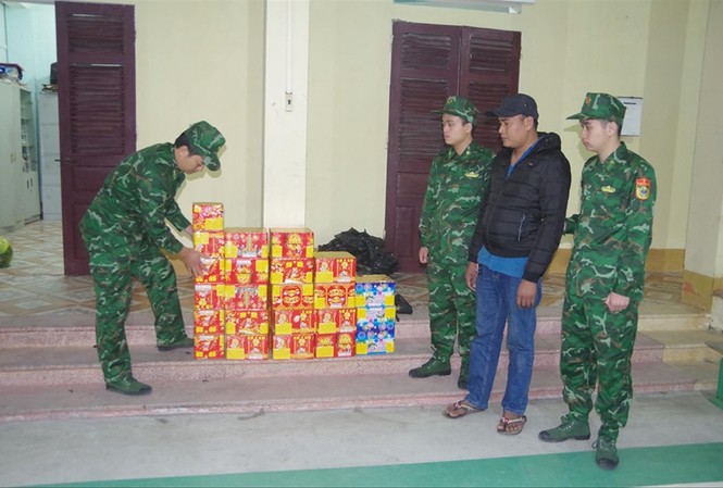Buôn lậu pháo nổ ở Lạng Sơn chưa hạ nhiệt Bộ đội Biên phòng Lạng Sơn liên tiếp phát hiện pháo nhập lậu Ảnh: Duy Chiến