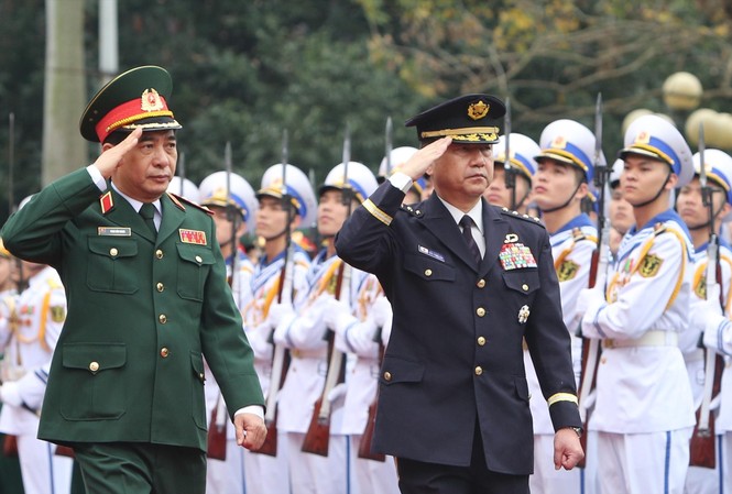 Việt Nam - Nhật Bản: Nghiên cứu chuyển giao công nghệ đóng tàu quân sự Thượng tướng Phan Văn Giang đón Đại tướng Yamazaki Koji tới Hà Nội dự hội đàm, sáng 2/3