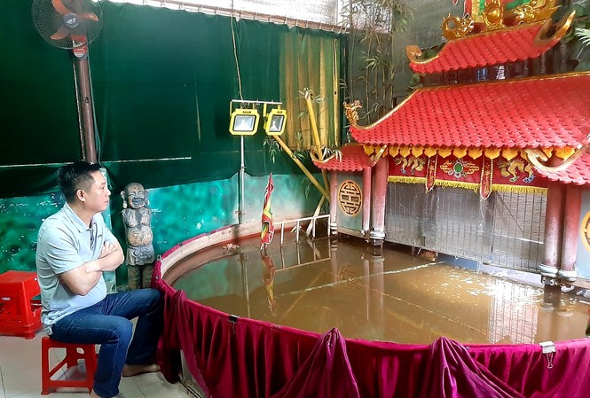 Rối nước tư nhân 'đắp chiếu' mùa 'Cô Vy' Nghệ sỹ Phan Thanh Liêm bên sân khấu rối nước thu nhỏ mùa “Cô Vy”
