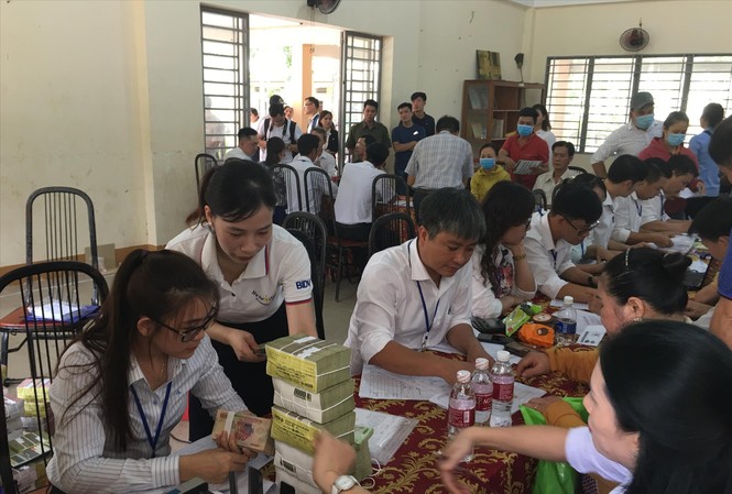 Đất sang nhượng 'giấy tay' sẽ không được bồi thường Người dân vùng dự án sân bay nhận tiền đền bù