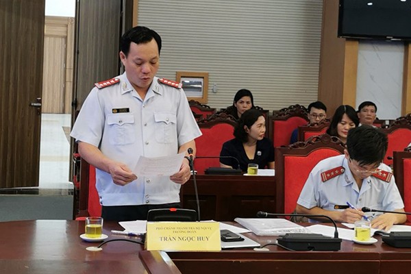 Thanh tra việc bổ nhiệm cán bộ tại nhiều tỉnh, thành phố Phó Chánh Thanh tra Bộ Nội vụ Trần Ngọc Huy công bố quyết định thanh tra tại UBND tỉnh Sơn La vào tháng 10 vừa qua - Ảnh: Vietnamnet