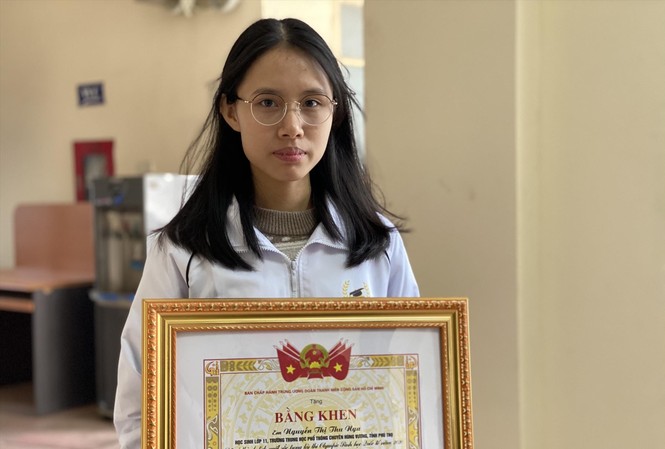 Cô học trò muốn làm bác sĩ Em Nguyễn Thị Thu Nga, học sinh lớp 11, Trường THPT Chuyên Hùng Vương. Ảnh: PV