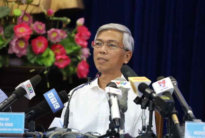 TPHCM không để người dân Thủ Thiêm thiệt lần nữa Phó Chủ tịch UBND TPHCM Võ Văn Hoan chủ trì họp báo. Ảnh: Văn Minh