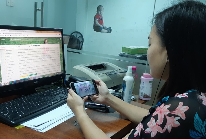 Lắp camera giám sát trường, lớp học: Hà Nội, TPHCM đi tiên phong Nhiều phụ huynh đi làm vẫn “bám” màn hình điện thoại để xem con ở lớp