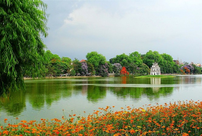Kè Hồ Gươm bằng bê tông: Cẩn trọng, tránh tổn hại di sản Kè Hồ Gươm nên theo hướng “mềm, xanh”