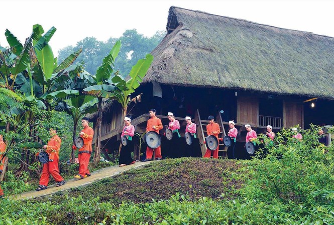 Xứ Mường đãi khách cỗ lá… Hòa Bình giới thiệu đặc sản văn hóa, cảnh quan trong những ngày hội Văn hóa, Du lịch 2019 Ảnh: MẠNH THẮNG