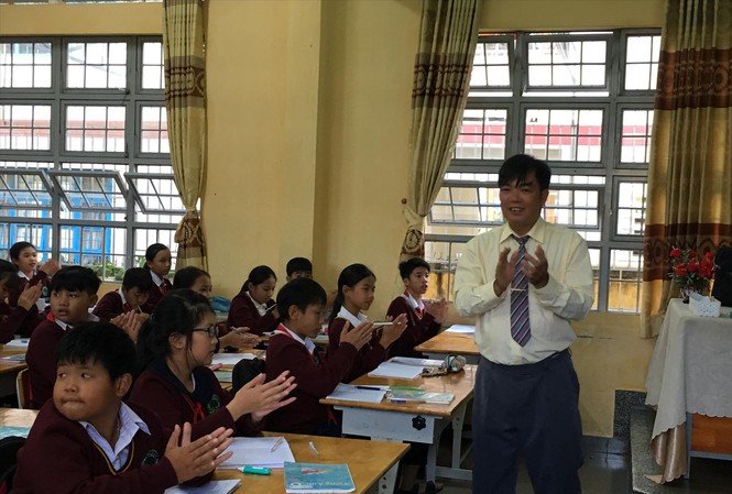 Giáo viên hợp đồng thi viên chức tại Hà Nội: Hàng loạt câu hỏi bức xúc Long đong số phận giáo viên hợp đồng Ảnh: Nghiêm Huê