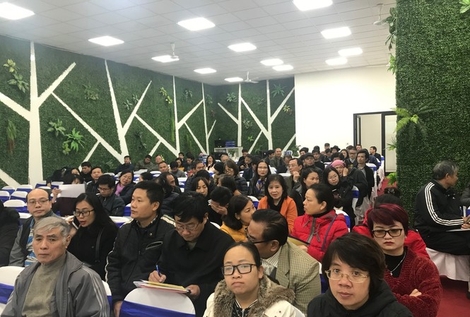 Dự án Usilk City: Quyền lợi của hàng nghìn khách hàng sẽ ra sao? Hàng trăm người mua nhà có mặt trong buổi gặp với chủ đầu tư Ảnh: Minh Tuấn