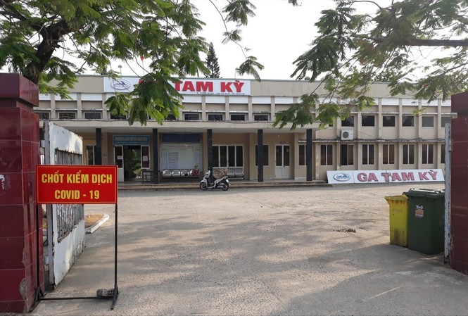 Lo vỡ trận, Quảng Nam đề nghị Đường sắt không chở người từ Hà Nội và TPHCM về Ga Tam Kỳ vắng vẻ sau khi Quảng Nam thực hiện các biện pháp nhằm hạn chế người ở nơi khác về địa phương