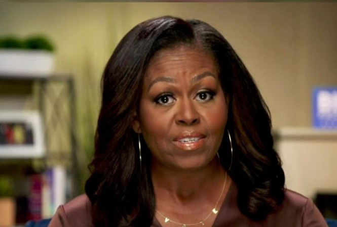 Phe Dân chủ đồng loạt công kích ông Trump Cựu đệ nhất phu nhân Obama xuất hiện trong video chỉ trích tổng thống Trump
ảnh: Reuters