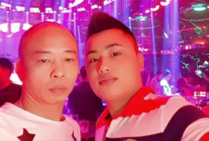Vụ con nuôi Đường 'Nhuệ' chém người: Bắt hai cán bộ công an Thái Bình Bùi Mạnh Tiến (phải, tức Tiến “trắng") là con nuôi, đồng thời là cánh tay phải của Đường “Nhuệ”(trái) Ảnh: Hoàng Long
