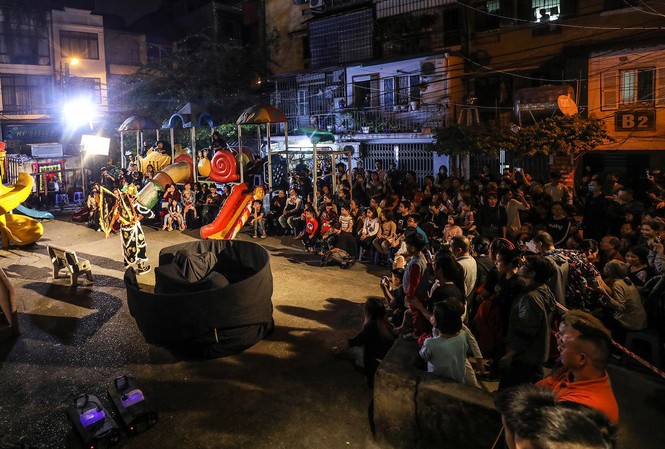Khi tuồng cổ giao duyên với hip hop Nghệ sĩ tuồng và khán giả gần nhau hơn bao giờ hết Ảnh: Tuấn Đào