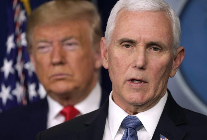 Ông Trump và nguy cơ bị luận tội lần hai Phó Tổng thống Mike Pence đang chịu sức ép phải hành động để loại bỏ ông Trump