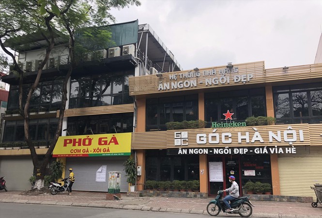 Vì sao không bị cấm nhưng nhiều nhà hàng ở Hà Nội vẫn cửa đóng then cài? Nhiều tuyến phố ẩm thực tại Hà Nội vẫn không mở hàng sau Tết nguyên đán Tân Sửu
ảnh: Nguyễn Linh