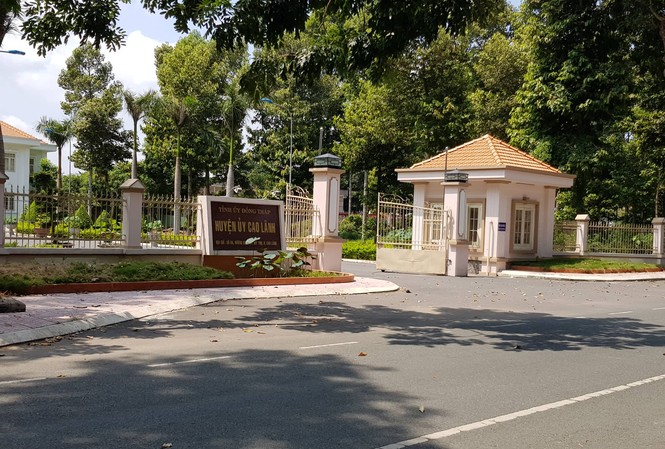 Kiểm điểm lần 2 nguyên Chánh văn phòng bị tố 'vụng trộm' với vợ bảo vệ 2 lần kiểm điểm nguyên Chánh văn phòng Huyện ủy Cao Lãnh - Ảnh: Kim Hà.