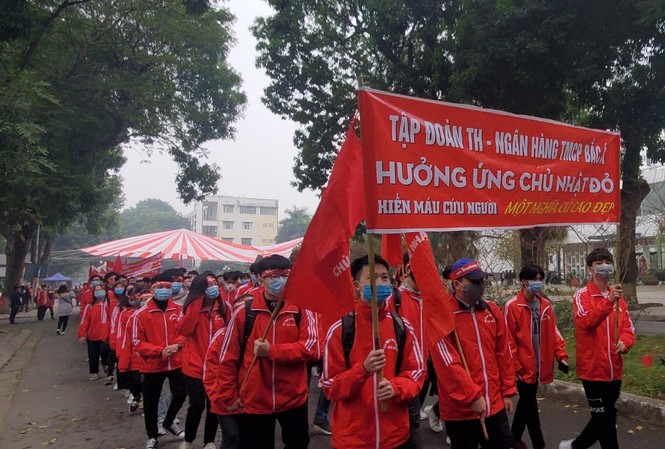 Vừa tài trợ chính vừa kêu gọi nhân viên hiến máu tại Chủ nhật Đỏ Quỹ Vì Tầm Vóc Việt vừa là nhà tài trợ chính vừa kêu gọi nhân viên hiến máu cho chương trình Chủ nhật đỏ