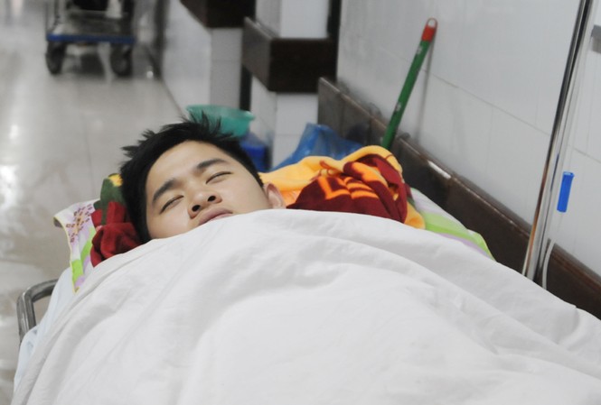 Nổ súng cướp tiệm cầm đồ, chém người trọng thương Nổ súng cướp tiệm cầm đồ, chém người trọng thương