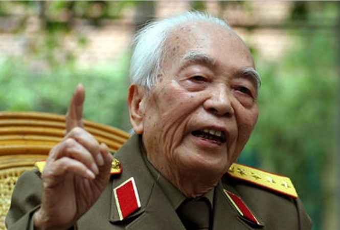 Hai cuộc gặp giữa TNS Mỹ John McCain với Tướng Giáp Hai cuộc gặp giữa TNS Mỹ John McCain với Tướng Giáp