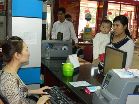 Nhắn tin, lên mạng đặt chỗ mua vé tàu Tết Nhắn tin, lên mạng đặt chỗ mua vé tàu Tết