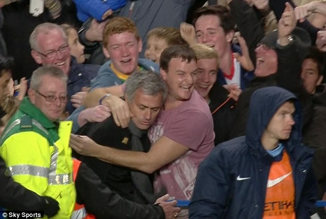 Mourinho 'vạch tội' lãnh đạo… Chelsea Mourinho 'vạch tội' lãnh đạo… Chelsea