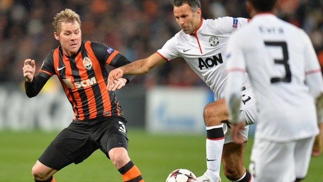 Giggs vượt Raul đi vào lịch sử Champions League Giggs vượt Raul đi vào lịch sử Champions League