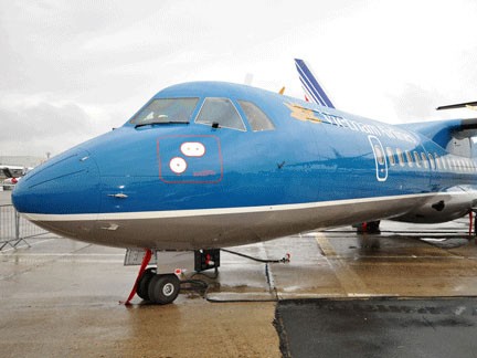 HY HỮU: Máy bay ATR 72 của Vietnam Airlines bị rơi lốp HY HỮU: Máy bay ATR 72 của Vietnam Airlines bị rơi lốp