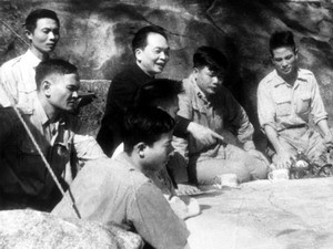 Đại tướng thời đánh khăng, đánh đáo Đại tướng thời đánh khăng, đánh đáo